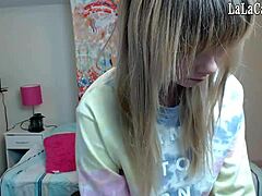 Webcam show featuring a gorgeous brunette pleasuring herself with fingers and toys