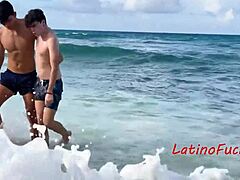 Sexy Latina dominuje v bareback sex na pláži