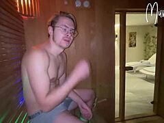 Ruská řeč a hluboké hrdlo v hotelové sauně s riskantním kouřením