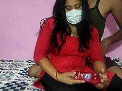 שילה, בחורה מלוכלכת, נהנית ממין אנאלי בפעם הראשונה בסרטון פקיסטני