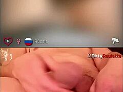 Amaterski gej masturbira z Dirtyroulette na spletni kameri