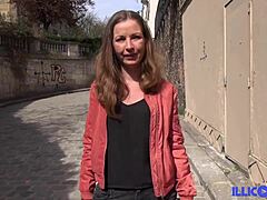 Une MILF française se livre à des relations sexuelles anales avant de prendre le train