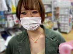 Японски любител Гийерос див и екстремен секс без презерватив с майка си