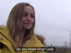 Egy nagy farokkal rendelkező amatőr tinédzser autós szexért kap pénzt