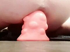 Hardcore masturbazione con grandi dildo e giocattoli anali