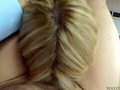 Hardcore skupinový sex s rozkošnou blondínkou Sweet Cat v HD