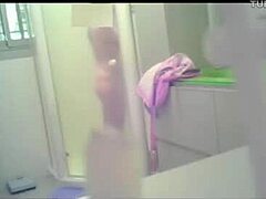 Скритата камера засне интимната стая на майка ми в банята