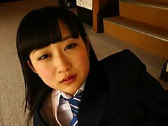 Hinano Kamisaka, una pornostar giapponese, fa il vizioso nelle sorgenti termali