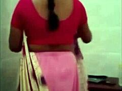 Madurai tante driller med hendes revne tøj