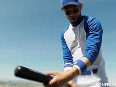 Aria Lee călărește un jucător de baseball mare penis negru într-o scenă hardcore în aer liber