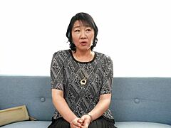 Hiroko Sekines, zdradzająca gospodyni domowa, spotyka się po raz pierwszy w pokoju masturbacji