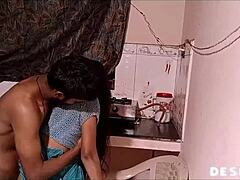 Dojrzała Hinduska zostaje ostro zerżnięta w dupsko w kuchni