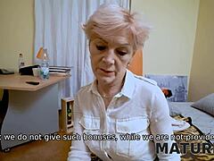 Nenek Czech dengan faraj dicukur meminta lelaki untuk pasangan seksual dalam video matang4k