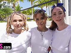 Bu grup seks videosunda üç sağlıklı ve çekici kız, antrenörlerini plaj voleybolu oyunu ile şaşırtıyor