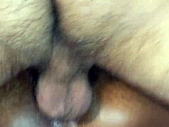 Bangladeške amaterje z velikimi joškami v tem vročem pornografskem videu zbadajo in kremčijo