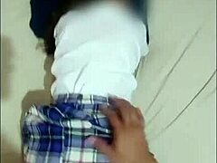 Hijastra stedfar knepper sin uskyldige teenage kæreste i røven