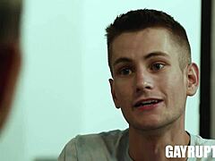 HD-video av homosexuella män som njuter av kuk och stor rumpa