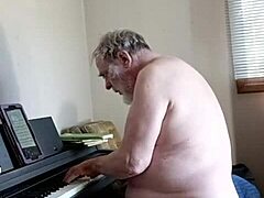 Pelajaran piano telanjang untuk casting