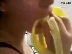 Amateur seduces with deep throat and banana in hot video