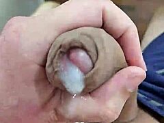 Piflarski mladenič postane nagajiv v domačem videu