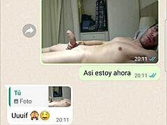 La adolescente latina Nena habla sucio en un chat web