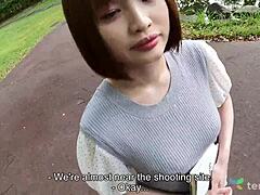 Yuika Takigawas cenzúrázatlan casting csevegése szoknya felhúzással és vibrátoros játékkal