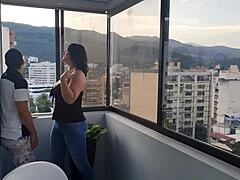 Zúfalá predajka kolumbijskej ženy vedie k sexuálnemu stretnutiu