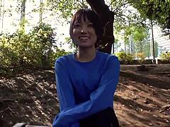 Schlanke Studentin Suzu Monami bei einer heißen Creampie-Begegnung