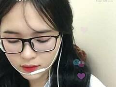 Bella asiatica trasmette il suo sensuale spettacolo in webcam su Uplive