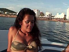 Európska kráska Samia Duartes si užíva sex vonku s kundičkou bez vlasov