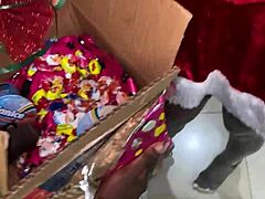 Zaynab recebe um presente XXX do Papai Noel, levando a sexo hardcore com um monstro de pau preto