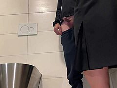 Openbare wc-affaire met MILF