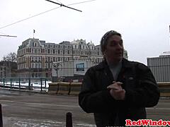 Turysta z Amsterdamu zostaje ruchany przez miejscową prostytutkę na pieska