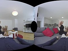 Nikmati keseronokan VR dengan Strawberry Sandy!